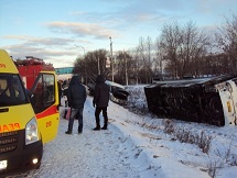 Микроавтобус опрокинулся в кювет в Татарстане.
