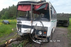Автобус с пассажирами врезался в сосну в Крапивинском районе.