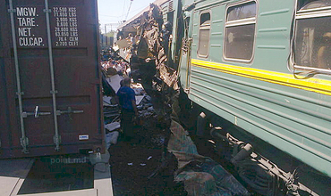 Столкнулись пассажирский и грузовой поезда.