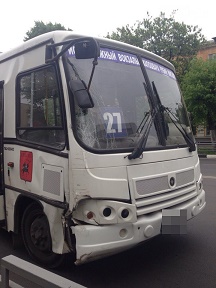В Твери столкнулись две маршрутки и рейсовый автобус.